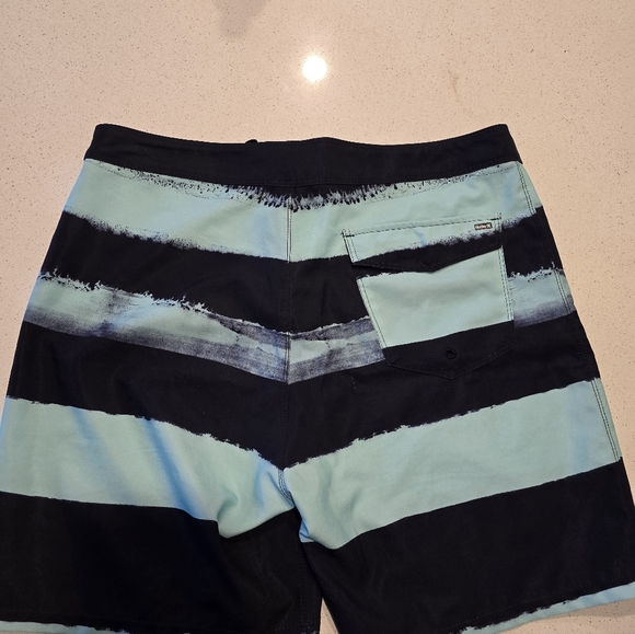 Men's Hurley boardshorts - Picture 2 of 3